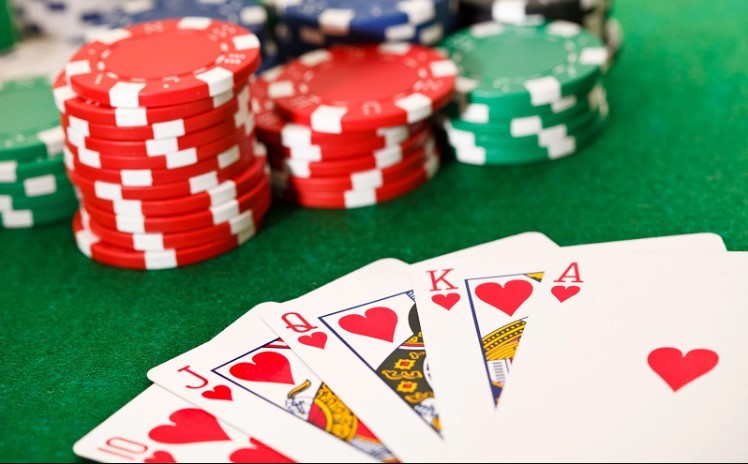 Bước 3: Chọn loại poker online và bàn poker để chơi